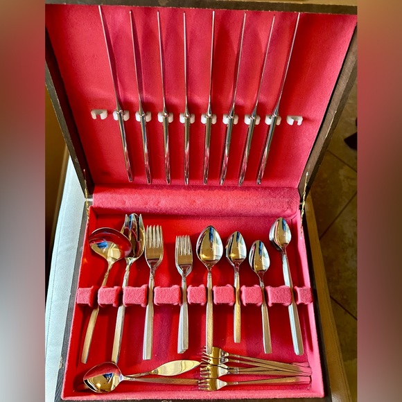 Oneida Other - Oneida Ltd. 1881 Rogers Vintage “Melissa” Stainless Flatware 70 Pc.Used Retired